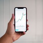 How to Manage Retail Trader Risk in Advanced Markets Without Slowing Growth