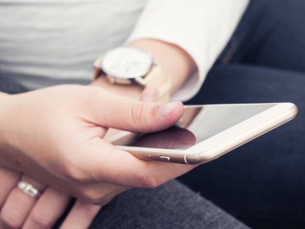 Make live cricket easy on your phone – data use, battery life, and picture clarity in three steps