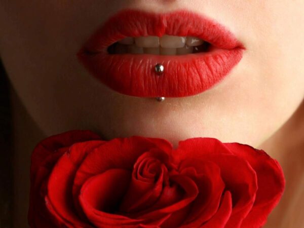 Is the Make-Up the Most Powerful Accessory in Women’s Fashion?